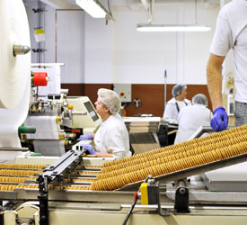 Die Rahmenbedingungen der Lebensmittel- industrie: Reibungsloser Produktionsablauf und hundertprozentige Hygiene.