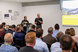 PM_Feierabendempfang_spangler-automation_RedeGeschäftsführer_300x200